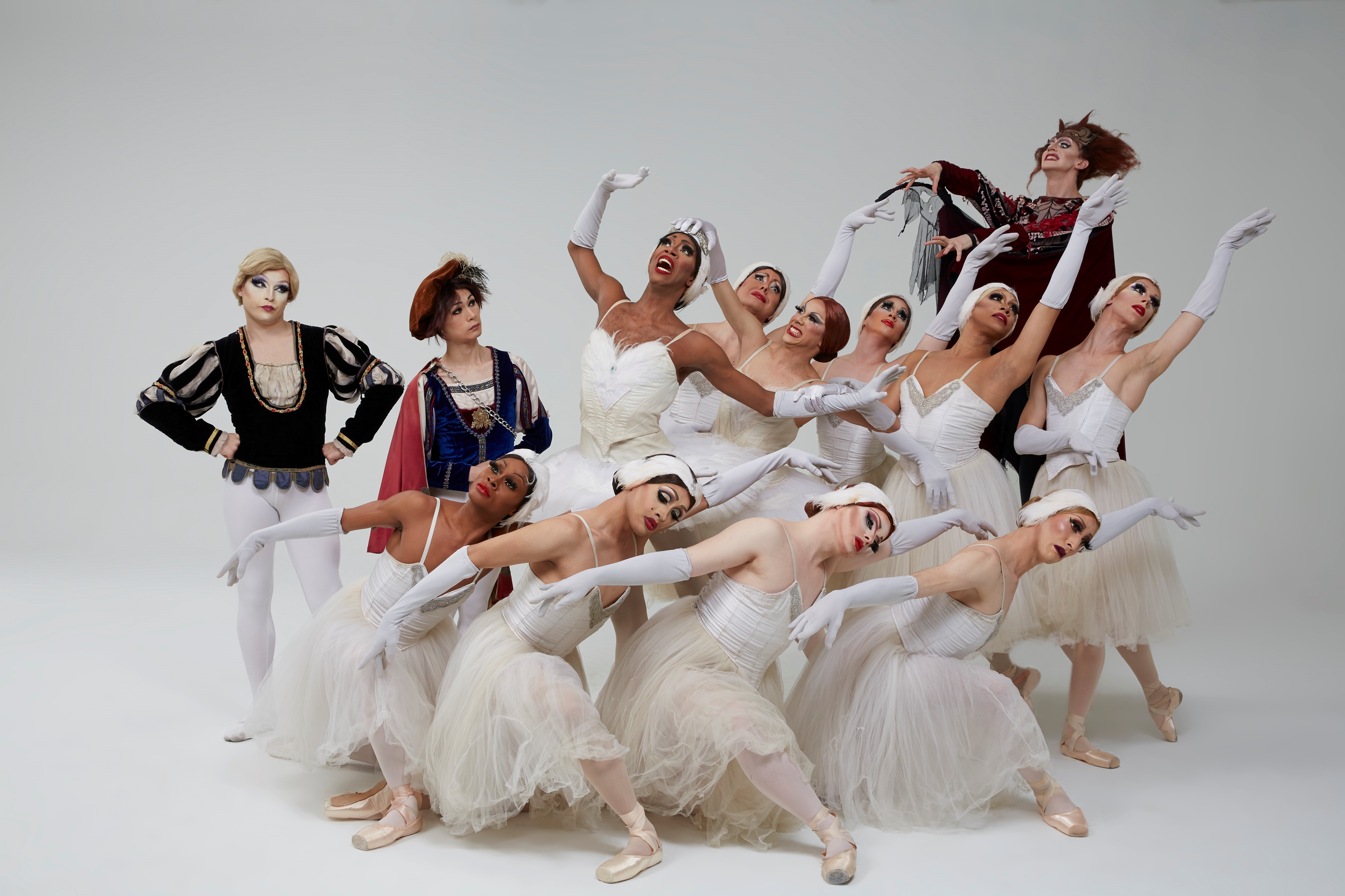 Les ballets. Ballet Troupe перевод.